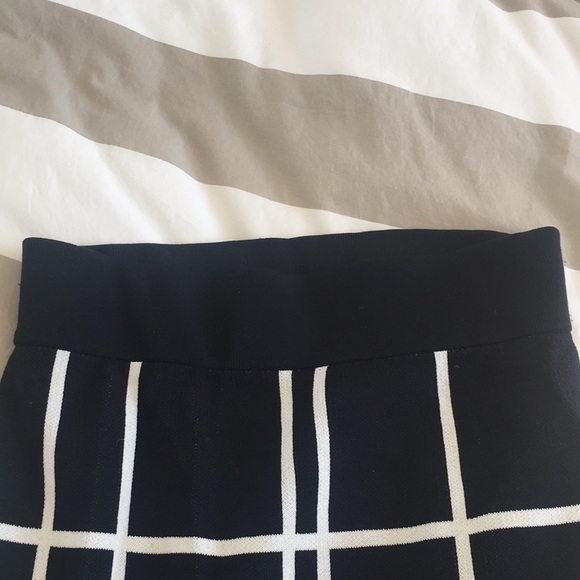 DKNY long skirt stretchy - Picture 2 of 3